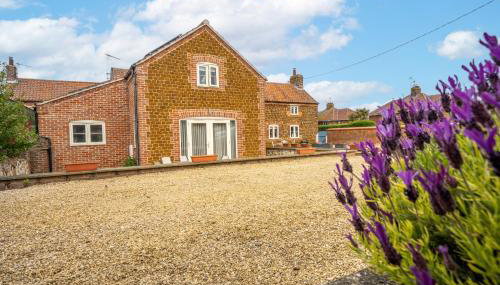 Stone Lodge - Photo 2