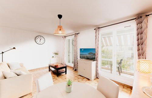 SPÉCIAL COUPLE & FAMILLE - Lit Queen Size - NETFLIX - Climatisation - Terrasse Plein Sud - 2 min Centre-Ville - 6 min Mer - Wifi 400 Mbits Parking privé - OFFRE SPÉCIALE - Foto 4