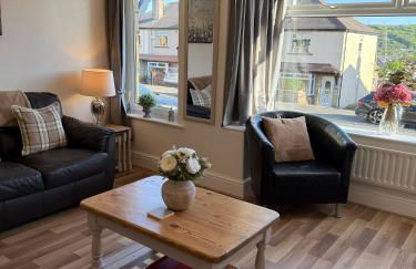 Canalside walks Riddlesden Local to Skipton Ilkley Haworth & Keighley Worth Valley Railway - Foto 6