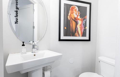 Modern Luxe Townhome with Rooftop Cinema - Foto 28