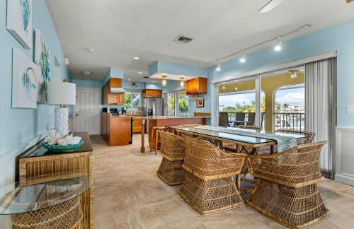 Sunset Harbor Waterfront Villa with Dock Cabana Club - Foto 4