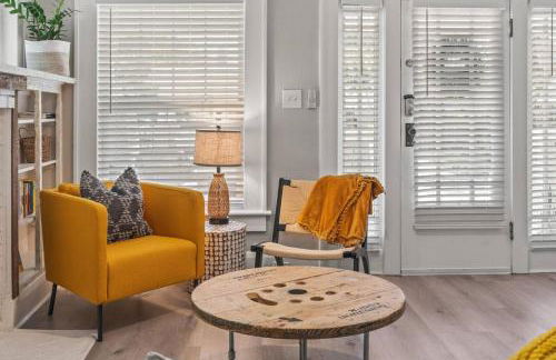 BeeKeeper's Inn - Beautifully Renovated 1929 Bungalow with 2 Bedrooms on Brick Street near Tampa's Attractions - Foto 9