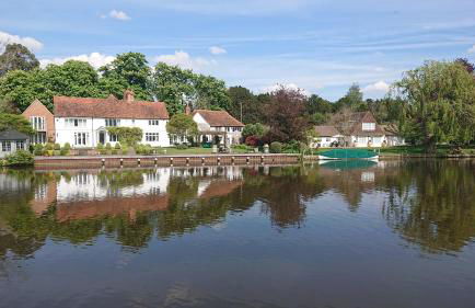 Charming 17th Century 2-bed Cottage in Medmenham - Foto 59