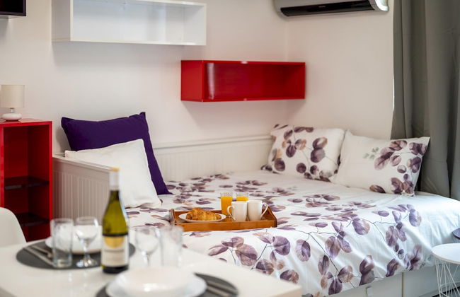 Colorful Studio With Balcony - Free Parking - Foto 3