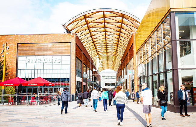 Cozy Luxury City Apartment in Central Bracknell - Photo 26