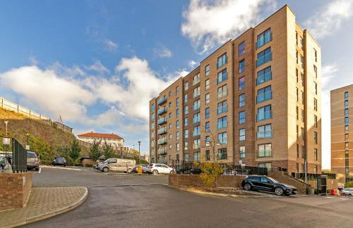 Luxury Apartment-Free Parking-Central Location-Close To Airport, Station & Centre - Foto 28