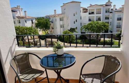 Stunning apartment with overflow pool and golf view - Foto 26