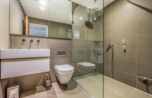 Breathtaking Home with Parking - Pass the Keys - Photo 25