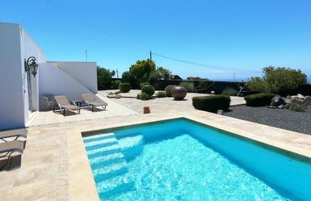 Villa Essence - a unique detached villa with A-C, heated private pool, hottub, gardens, patios and stunning views! - Photo 5