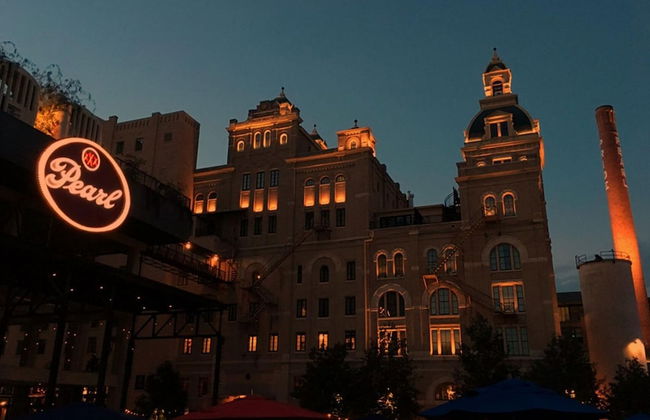 Fascinating 2BR 1BA Near Festive DT and Riverwalk - Foto 24