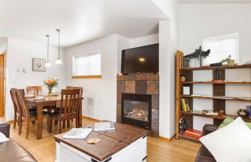 Heart of Bozeman Townhome with Patio Near MSU - Foto 1