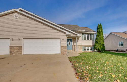 Bright Little Chute Condo with Deck and Yard! - Foto 27