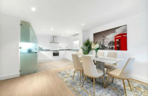 Spacious 2-Bedroom Apartment near Canary Wharf - London Ideal for Business, Leisure & Long Stays - Foto 7