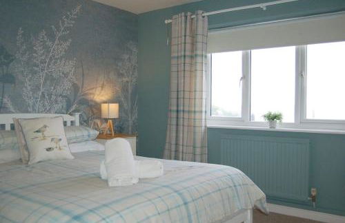 Sound of the Sea, beach front Bungalow with hot tub, in Tywyn - Foto 30