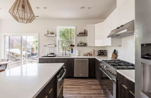 Comfy Family Home, Walkable Neighborhood + Patio! - Foto 2