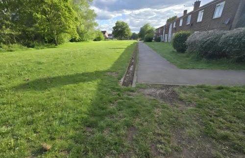 2ndHomeStays- Willenhall-A Serene 3 Bed House with a Garden View-Suitable for Contractors and Families-Sleeps 9 - 7 mins to J10 M6 and 21 mins to Birmingham - Foto 27