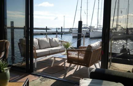 Hausboot mit Motorboot - Foto 11