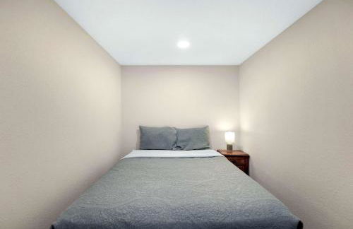 Lakeside Oasis - Room for 12 - Foto 35