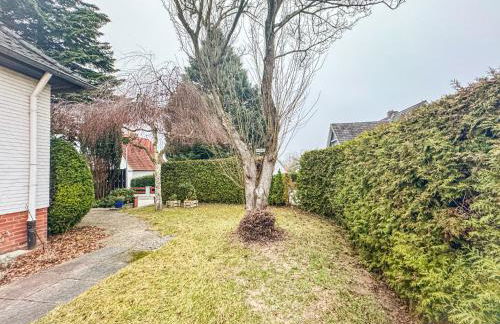 TraveNah - Ruhige 3-Zimmer-DG-Ferienwohnung im Grünen mit eigenem Eingang und Fahrradgarage - Foto 17