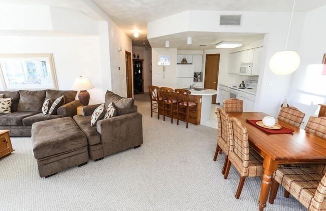 Seven Springs Stonegate 2 Bedroom Condo, Ski-In/Out, Sleeps 8! by RedAwning - Foto 5