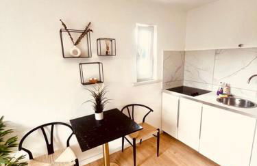 Ferienwohnung an der Uniklinik mit eigener Küche und renoviertem Badezimmer - Photo 9