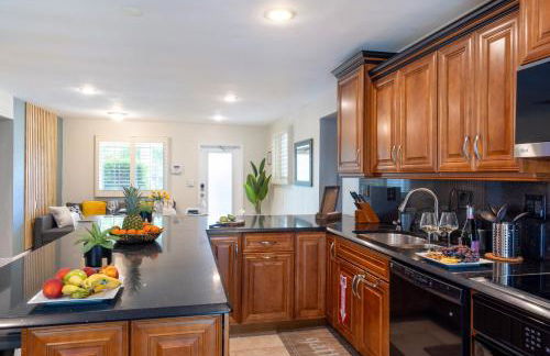 Spacious 3-Bedroom Villa with Heated Saltwater Pool and Fenced Yard in Oakland Park - Foto 51