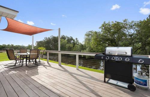 Waterfront Home Game Room Ping Pong Outdoor Bar Area - Foto 14