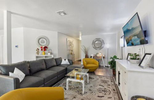 Modern Rental Near Medical Center, Six Flags, UTSA, La Cantera, Lackland AFB - Foto 1