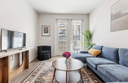 Poolside Luxury 1BR w Private Patio - Photo 3