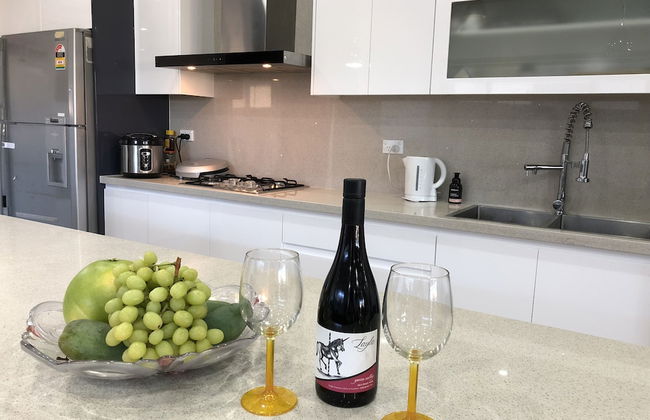 Newly Built and Spacious Home - Foto 9