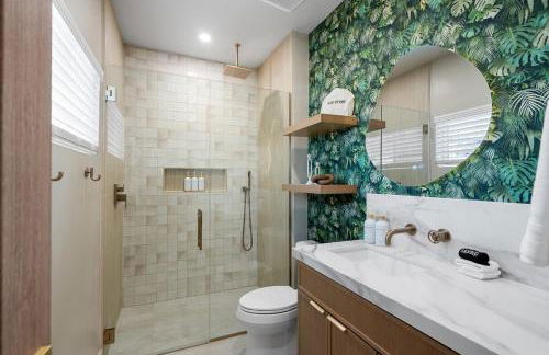 New Luxe Riverfront Home, Launch & Dock, Gamerooms - Foto 23