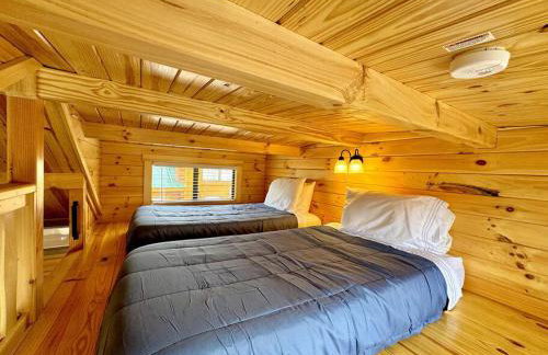 2 Bedroom Log Cabin on Lake James with Loft- Private Resort Amenities - Foto 17