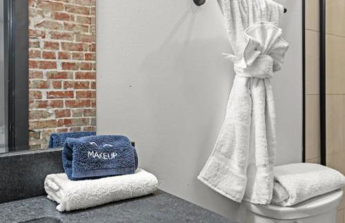 Unique Black Home in the Heart of Shelby Park - Foto 56