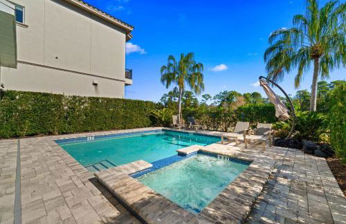 Epic Playhouse Getaway - Castle & Superhero Bunks Theater Private Pool No Rear Neighbors - Foto 60