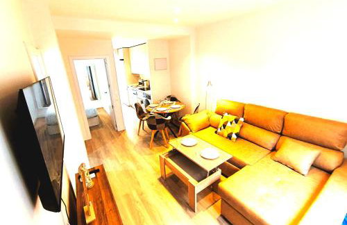 Modern Apartment with Terrace near the Center - Photo 1