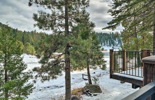 Pinecrest Retreat with Fireplace! - Photo 26