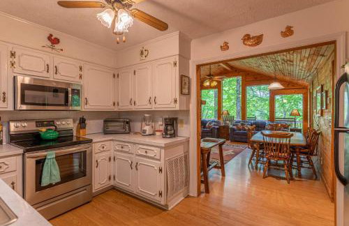 Bucky's Hideaway - Photo 9