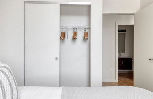 Downtown Bellevue 2BR w Lounge Gyms nr shops SEA-122 - Foto 17