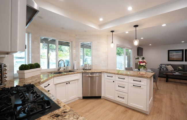 Coming Mid-April 2023! Beautifully upgraded two-story home with backyard oasis - Foto 25