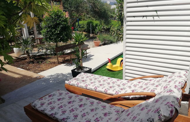 Holiday Apartment With a Private Terrace & Hot Tub, Near the Beach - Foto 15