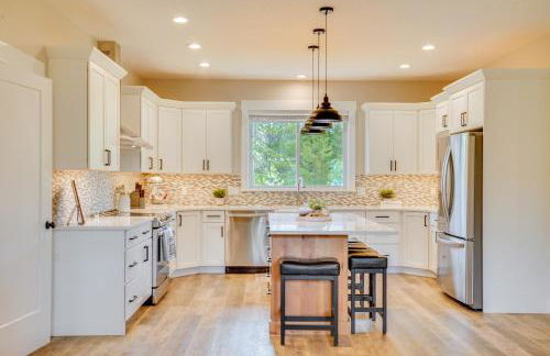 Spacious Donnelly Family Home with Private Hot Tub! - Foto 9