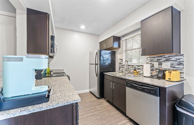 Spacious and Chic King Bed 2BR Suite 5 Min to DT - Foto 11