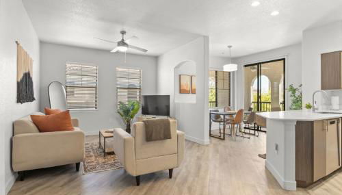 CozySuites Glendale by the stadium with pool 16 - Foto 3