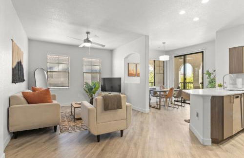 CozySuites Glendale by the stadium with pool 16 - Foto 3