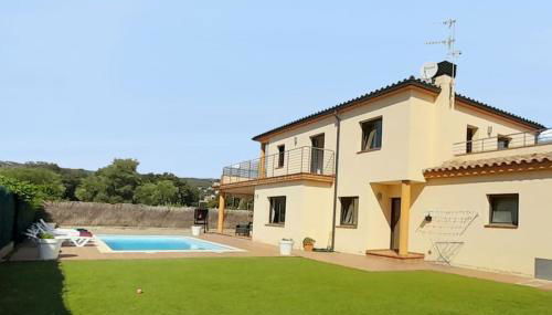 Villa Mediterránea con Cinco Dormitorios y Piscina - Foto 3