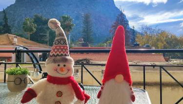 Cozy Castle View - Photo 3