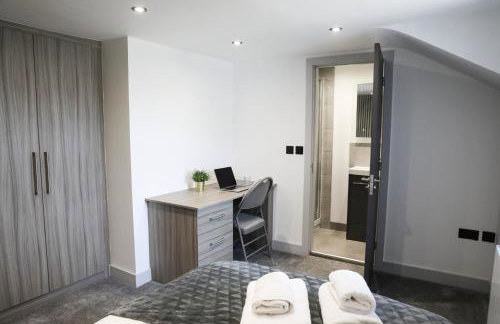 Modern 4 BR flat with 4 ensuites in central Reading - Photo 13