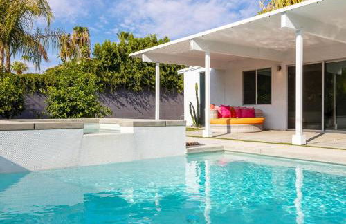 As seen on HGTV Desert Flippers The Pink Door - Foto 12