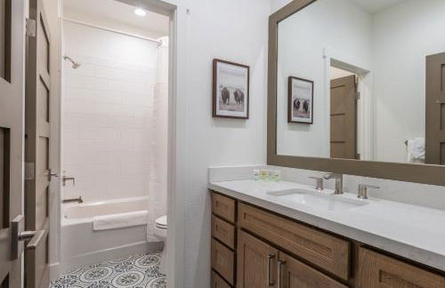 Newly Built Updated 3 Bed 2 and a half bath Creekhouse at Snowcrk Resort 1463 Amazing Mountain Views - Photo 10