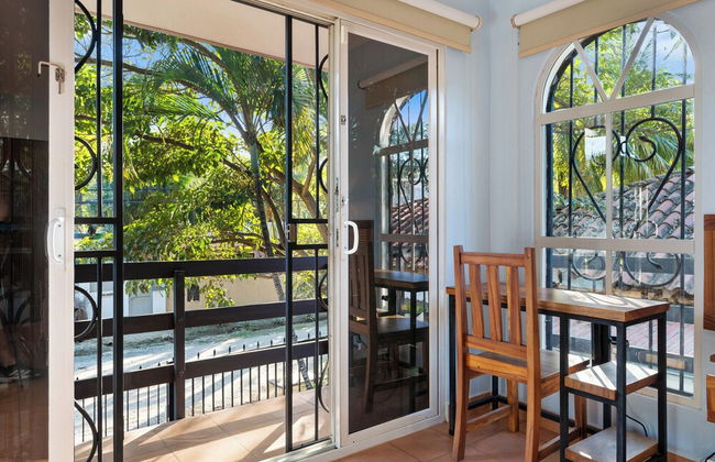 Spacious Home w/ Private Pool & Covered Patio Near the Beach - Foto 16